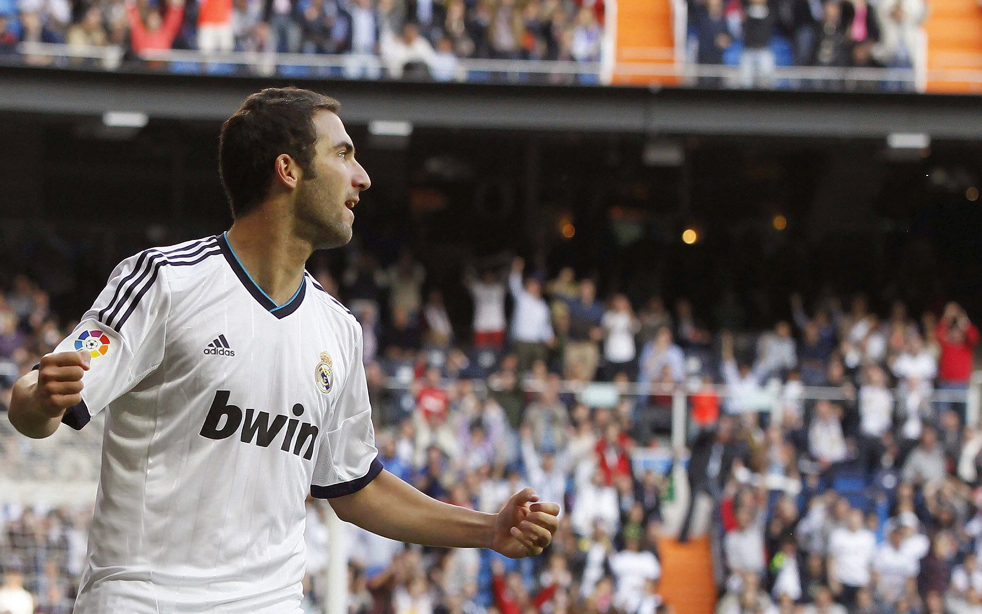 爱游戏-林丹接受老友采访重温经典比赛瞬间，林丹合集